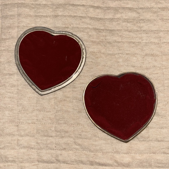 ♥️ {PRICE FIRM} Vintage Silver Heart-Shaped Box - Picture 3 of 6